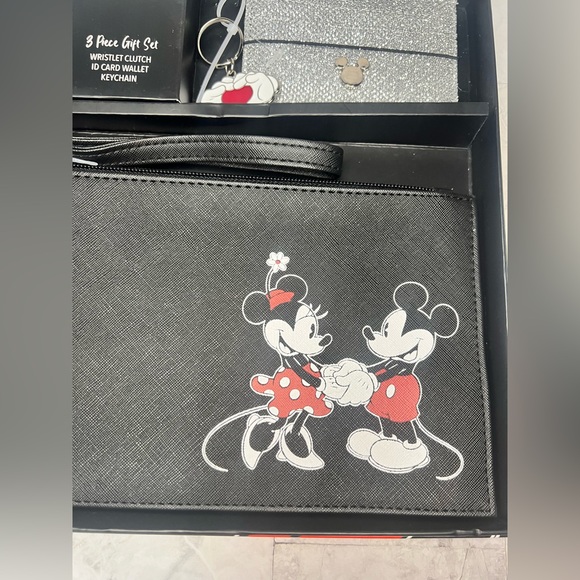Disney Bioworld Mickey and Minnie Mouse 3 Piece Gift Set. Number 2 of 2. - Picture 7 of 7